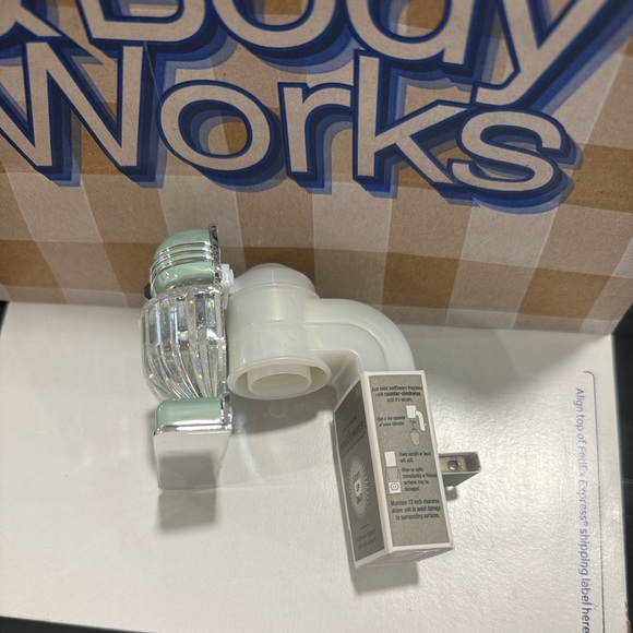 Bath & Body Works Light Green mixer Wallflower Plug - Picture 4 of 4